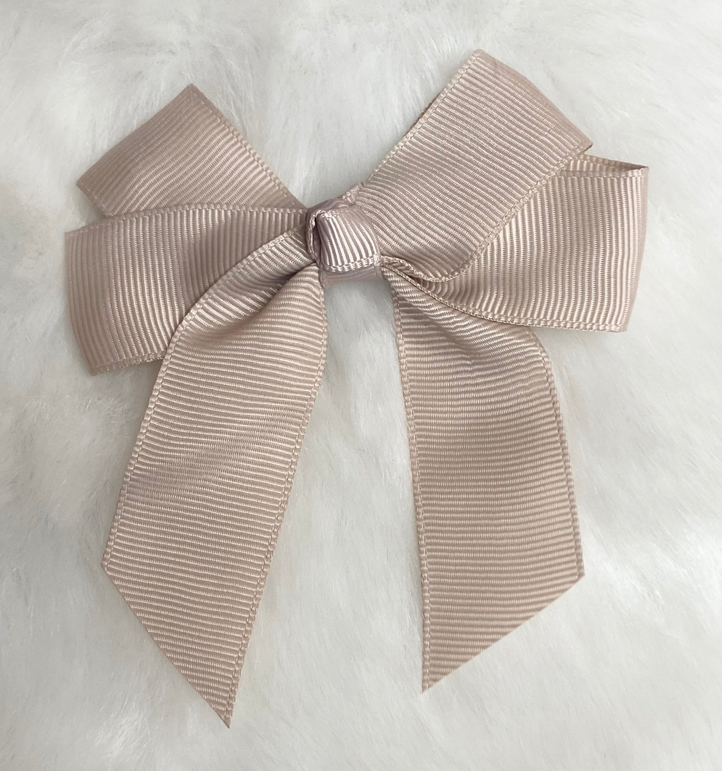 Bow 4" Taupe