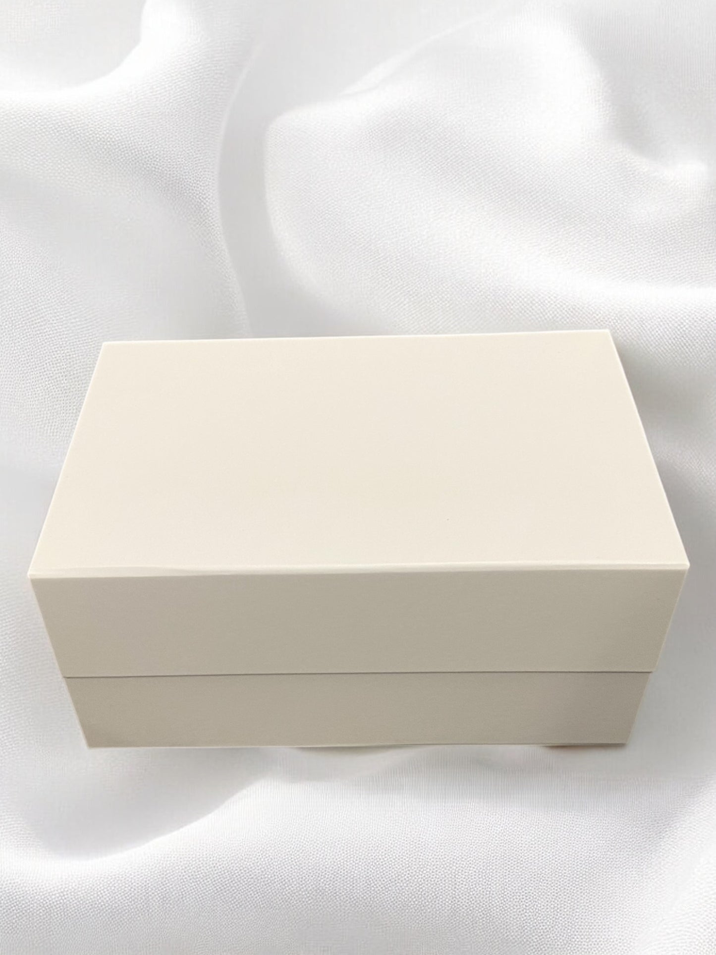 Deep White Magnetic Box